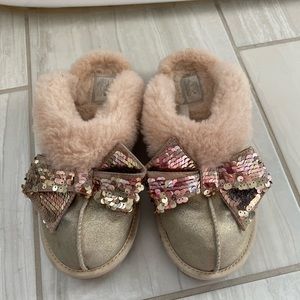 Ugg Gold Bow House shoes/Slippers